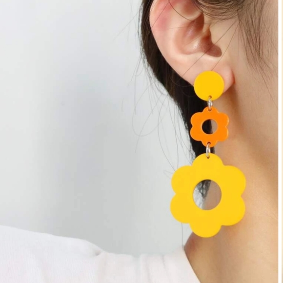 NWT orange and yellow flower drop earrings - Picture 4 of 5